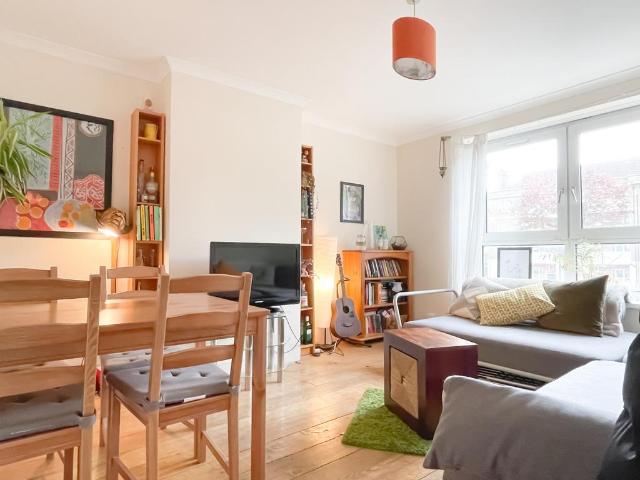 Flat for sale in Greenwich Town Centre, Greater London
