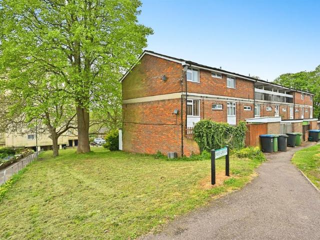 Flat for sale in Pouchen End, Hertfordshire