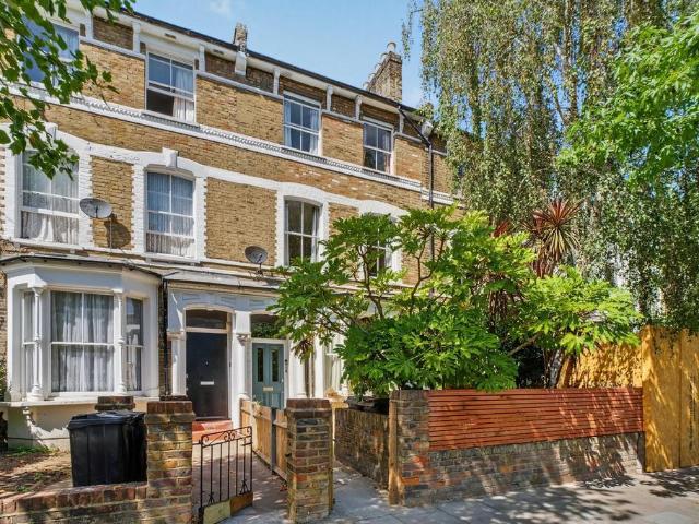 Flat for sale in West Hackney, Greater London
