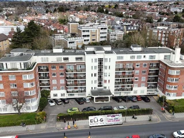Flat for sale in Brent Cross, Isle Of Man