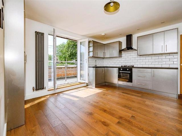 Flat for sale in California, Dunstable