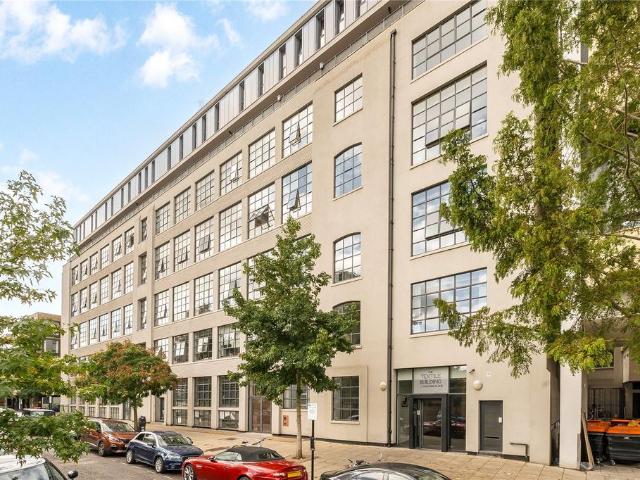 Flat for sale in London Borough of Hackney, Greater London