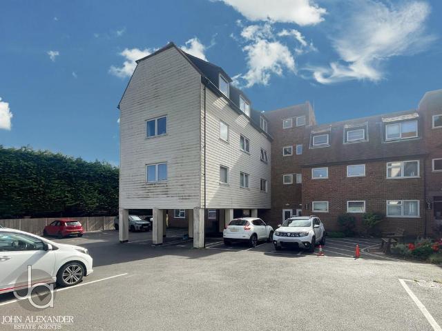 Flat for sale in Fordham Heath, Essex
