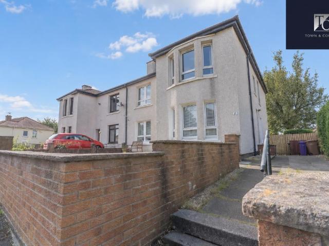 Flat for sale in Balmore, Scotland
