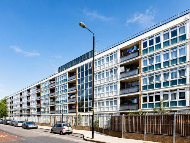 Flat for sale in St. George in the East, Wapping