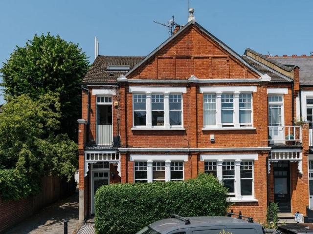 Flat for sale in Crouch End, Greater London