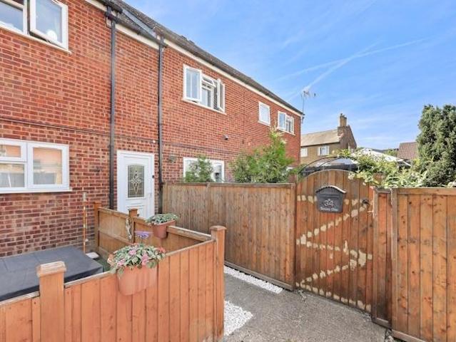 Flat for sale in Ongar, Epping