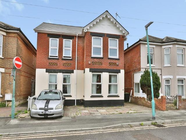 Flat for sale in Boscombe, Bournemouth