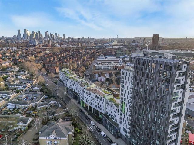 Flat for sale in Bermondsey, Greater London