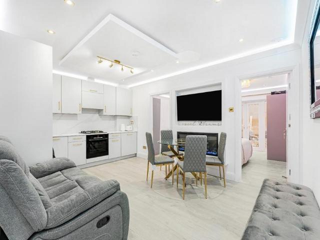 Flat for sale in London Borough of Tower Hamlets, Greater London