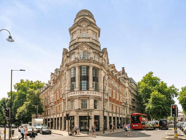 Flat for sale in Brompton, Greater London