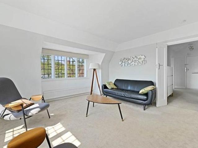 Flat for sale in London Borough of Ealing, Park Royal