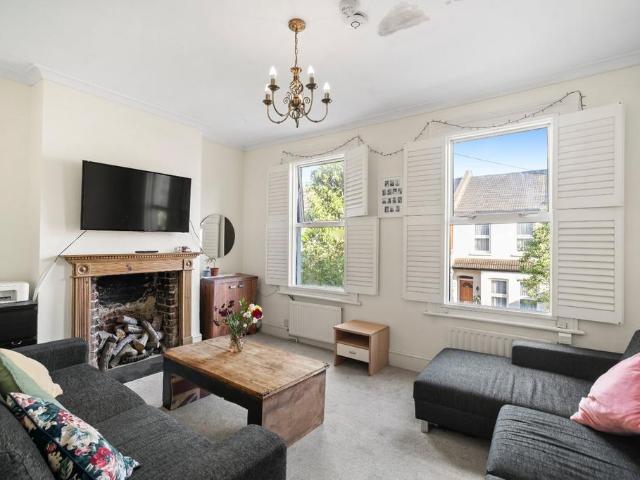 Flat for sale in Hammersmith, Greater London