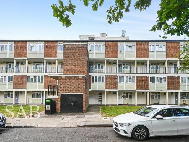 Flat for sale in London Borough of Ealing, Greenford
