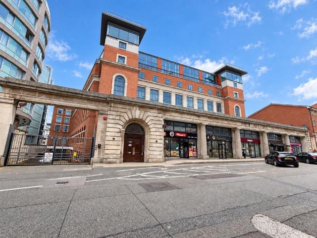 Flat for sale in Pride Quarter, Liverpool