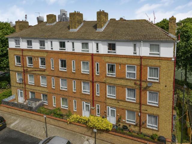 Flat for sale in Bermondsey, Greater London