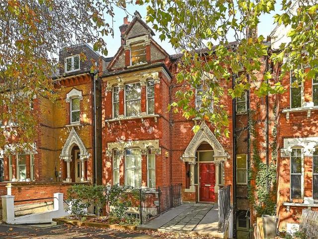 Flat for sale in St Martins Estate, Greater London