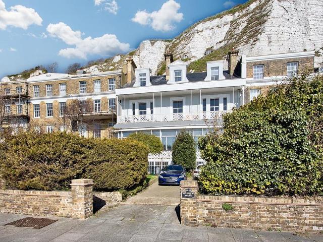 Flat for sale in Ash, Kent