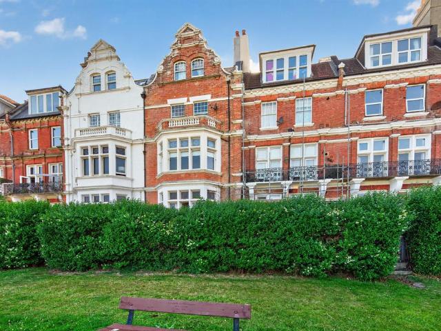 Flat for sale in West Marina, Guestling Green