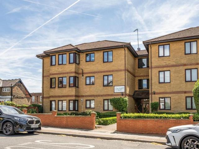 Flat for sale in Woodside Park, Greater London