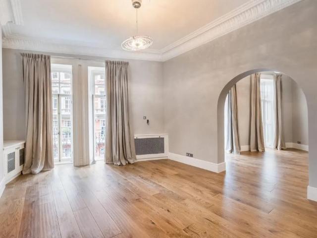 Flat for sale in Knightsbridge, Greater London