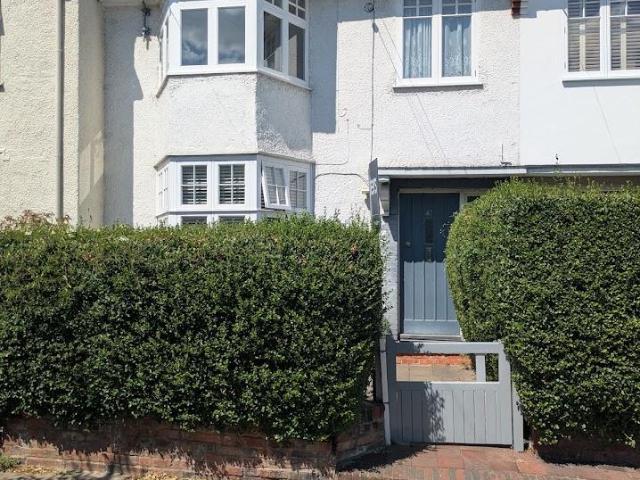 Flat for sale in Brondesbury, Greater London