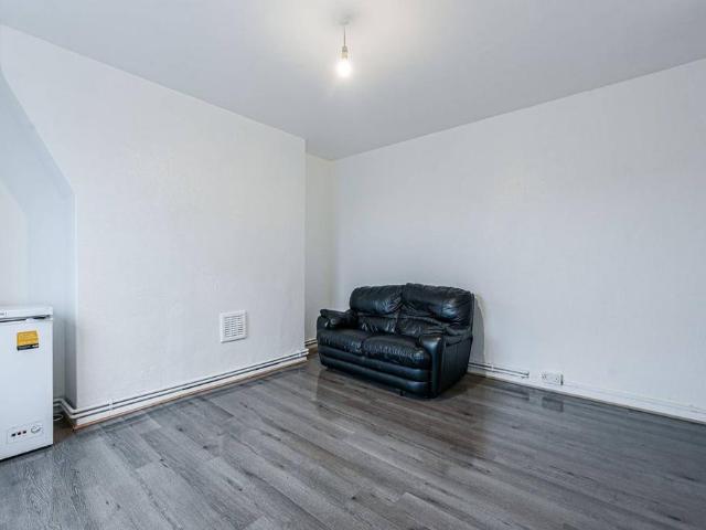 Flat for sale in Greenwich Town Centre, Greater London