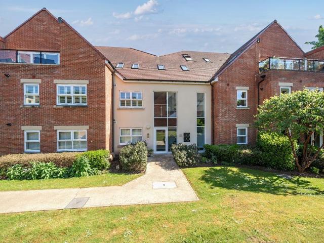 Flat for sale in Batchworth