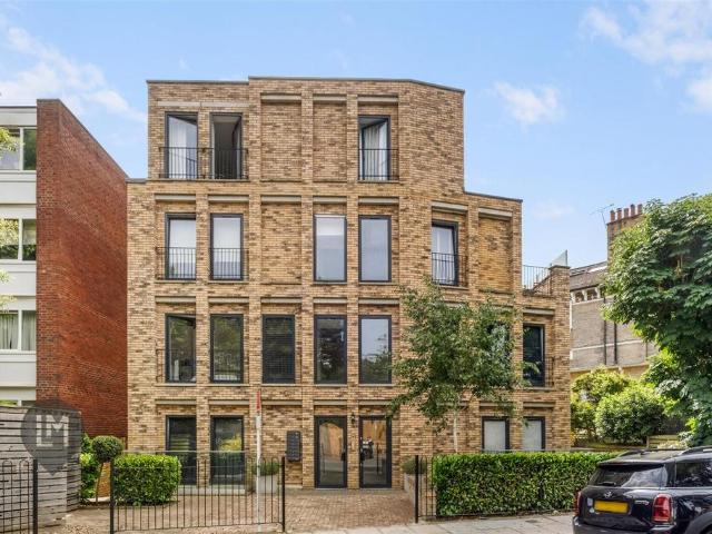 Flat for sale in Southfields, Greater London