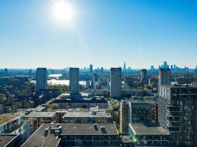 Flat for sale in Isle Of Dogs, Greater London