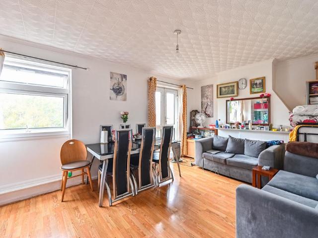 Flat for sale in Bromley-by-Bow, Greater London