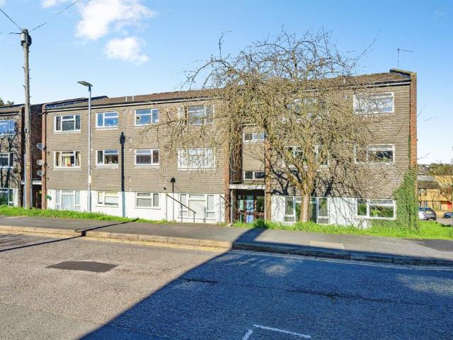 Flat for sale in Pouchen End, Hertfordshire