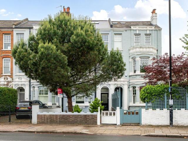 Flat for sale in Putney, Greater London