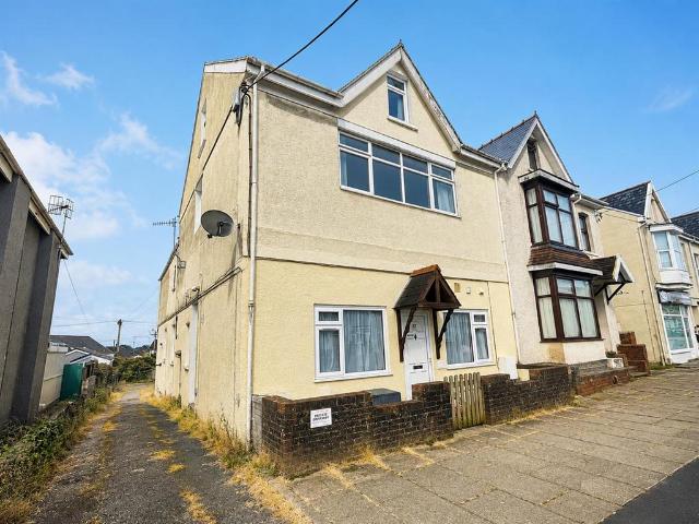 Flat for sale in Gorseinon, Wales