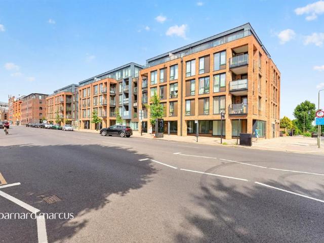 Flat for sale in London Borough of Barnet, Greater London