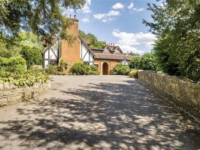 Flat for sale in The Butts, Kent