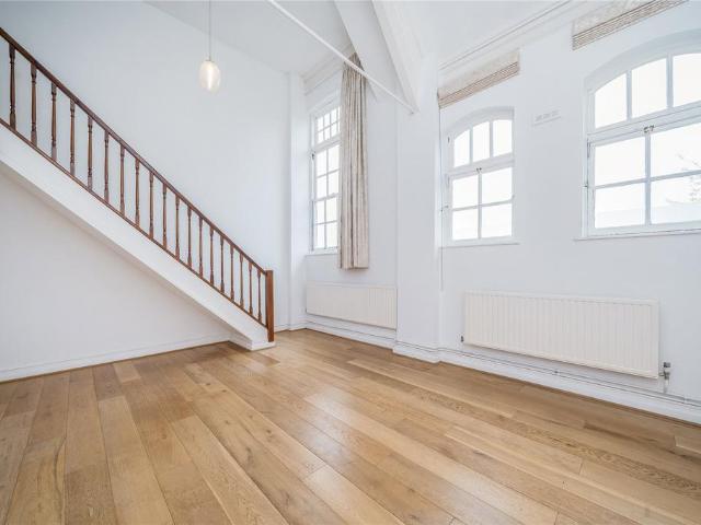 Flat for sale in Old Ford, Mile End