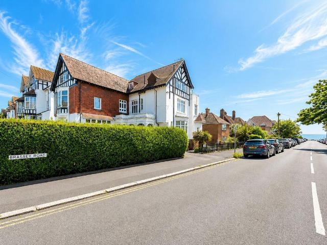 Flat for sale in Central, Heathlands
