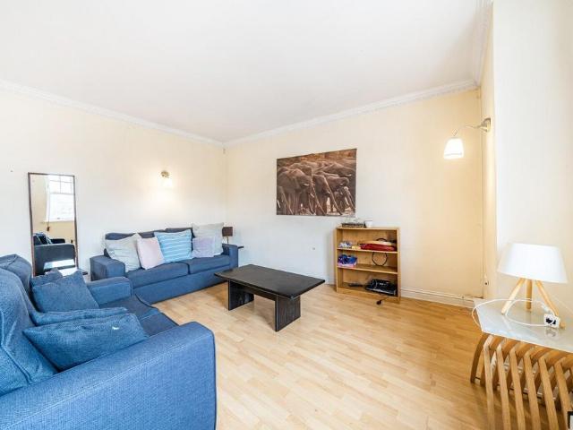 Flat for sale in London Borough of Lambeth, Greater London