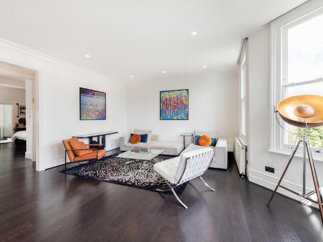 Flat for sale in Maida Vale, Greater London