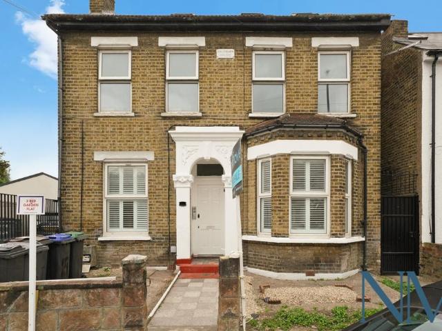 Flat for sale in London Borough of Croydon, Thornton Heath