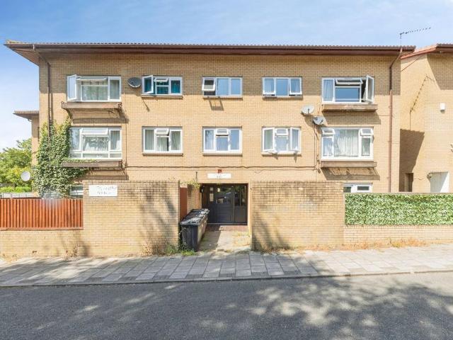 Flat for sale in Milton Keynes