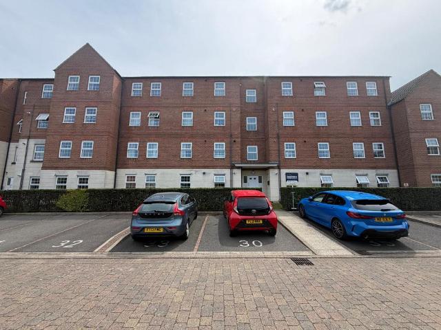 Flat for sale in Woodston, Peterborough