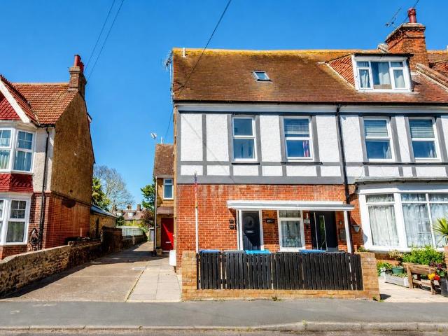 Flat for sale in Birchington, Acol