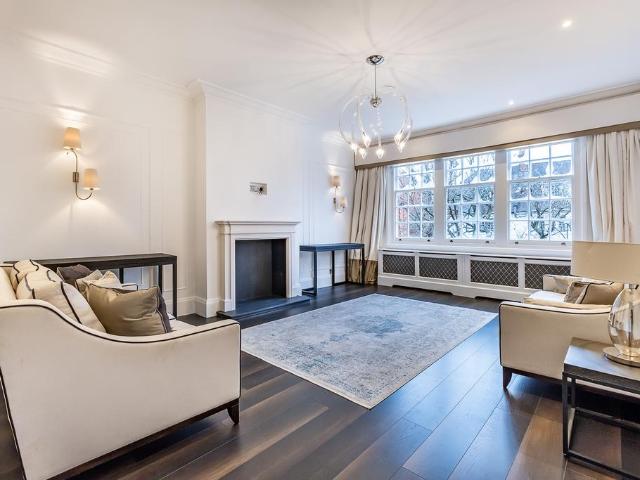 Flat for sale in West Hampstead, Greater London