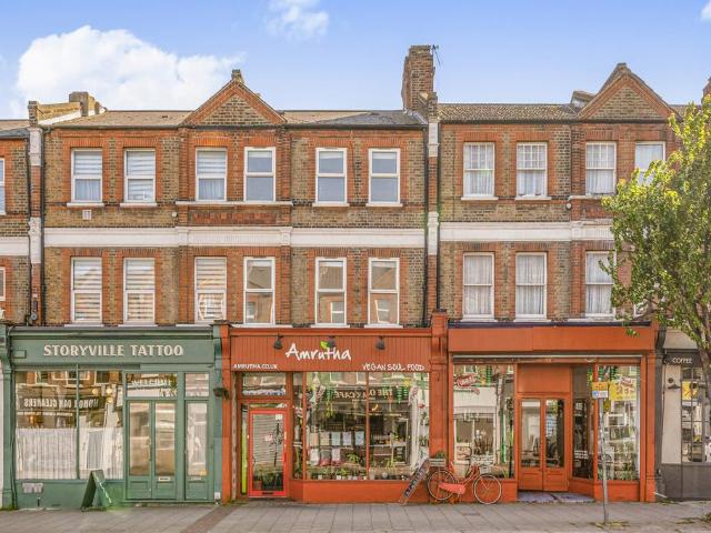 Flat for sale in London Borough of Lewisham, Greater London
