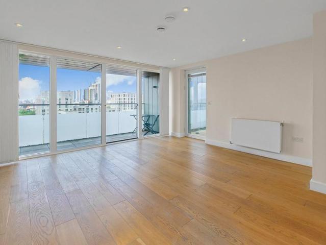 Flat for sale in East Greenwich, Greater London