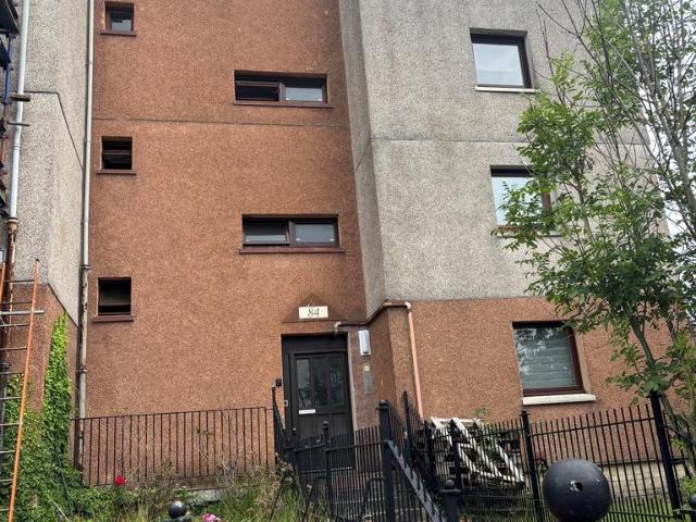 Flat for sale in Simshill, Scotland