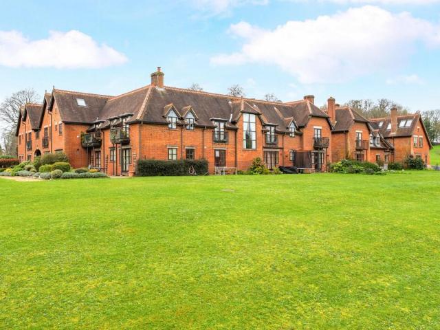 Flat for sale in Witley, Fole