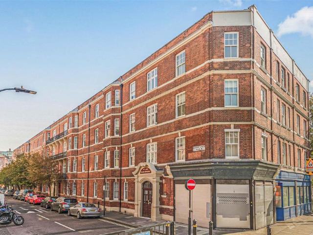 Flat for sale in London Borough of Hammersmith and Fulham, Greater London